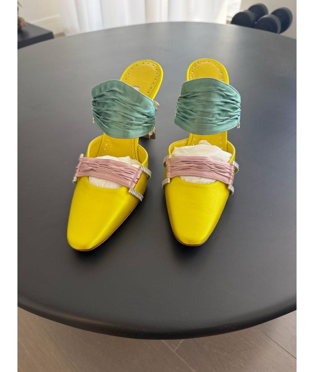 MANOLO BLAHNIK Желтые текстильные босоножки, фото 6