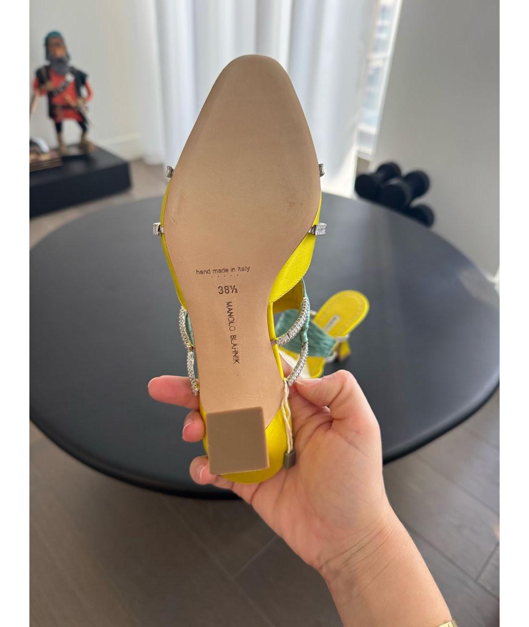 MANOLO BLAHNIK Желтые текстильные босоножки, фото 3
