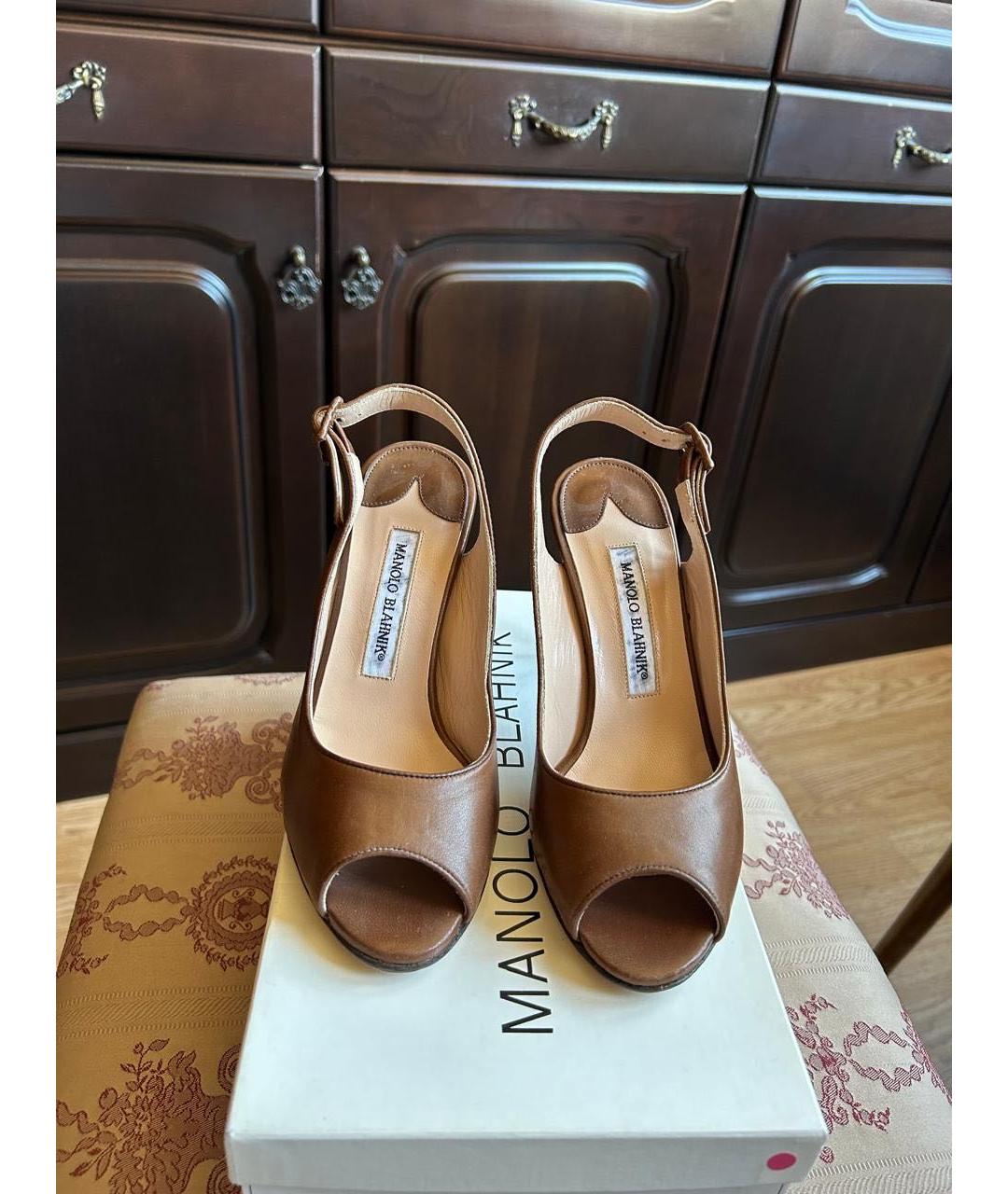 MANOLO BLAHNIK Коричневые кожаные босоножки, фото 4