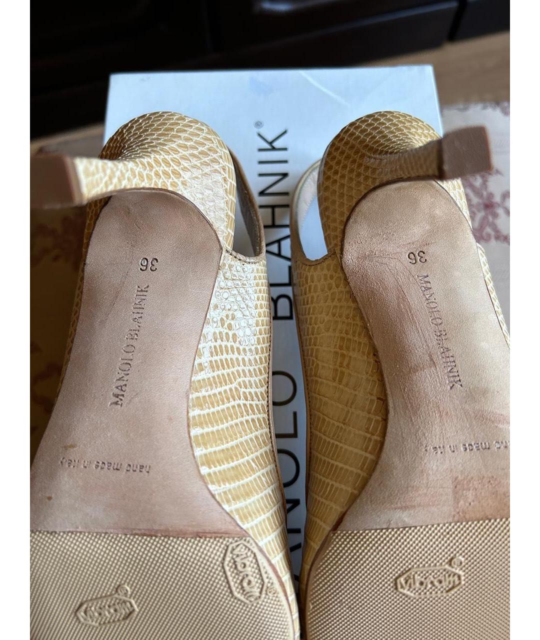 MANOLO BLAHNIK Желтые босоножки из экзотической кожи, фото 6