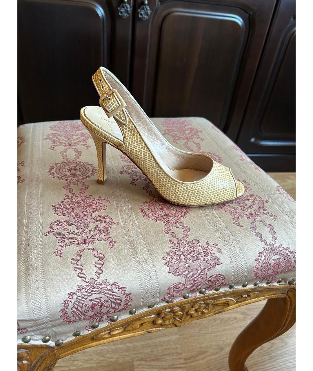 MANOLO BLAHNIK Желтые босоножки из экзотической кожи, фото 9