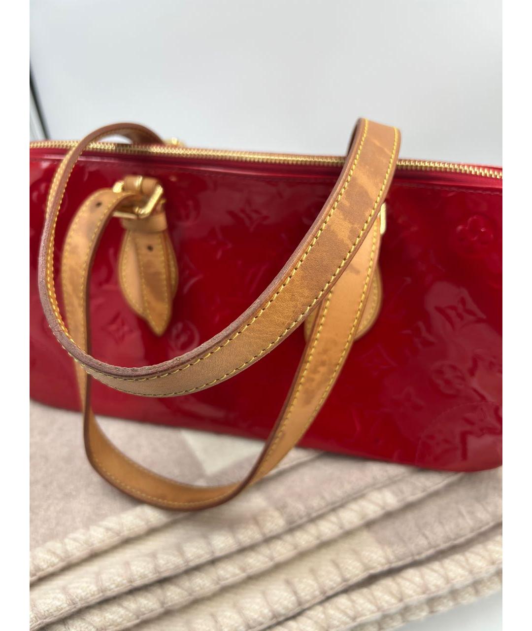 LOUIS VUITTON Красная сумка с короткими ручками из лакированной кожи, фото 3