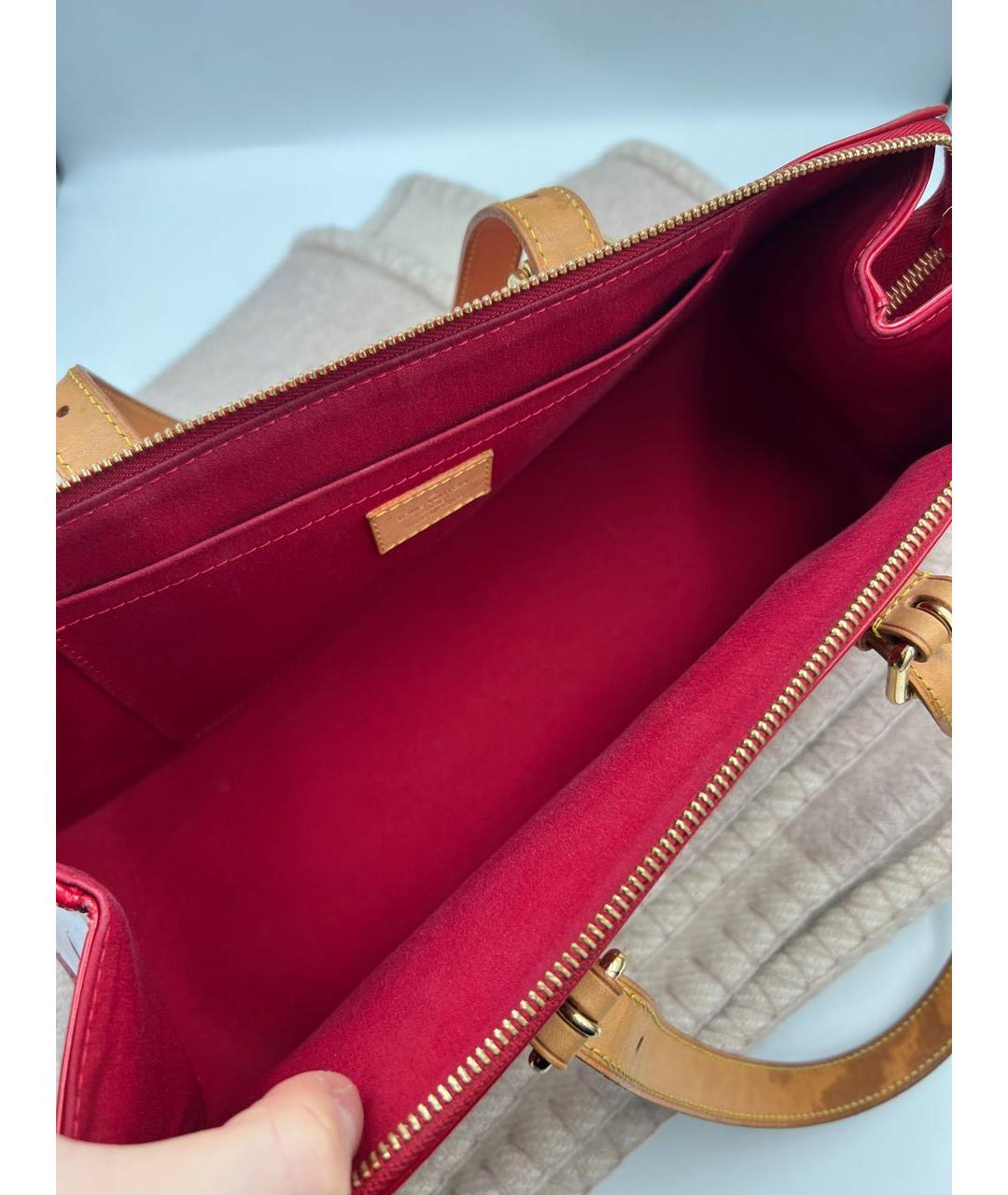 LOUIS VUITTON Красная сумка с короткими ручками из лакированной кожи, фото 7