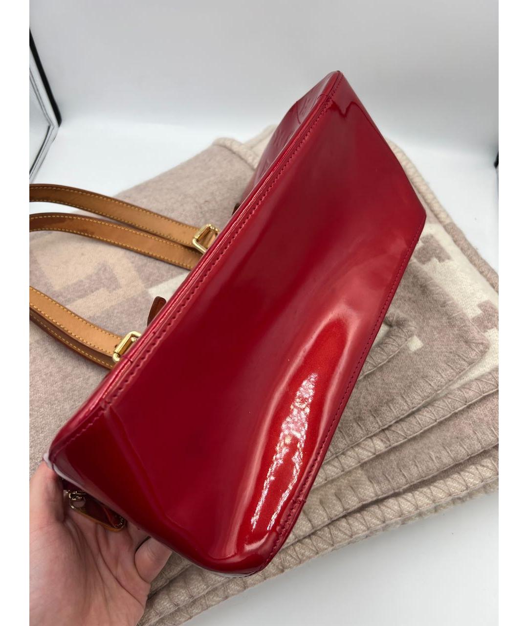 LOUIS VUITTON Красная сумка с короткими ручками из лакированной кожи, фото 5