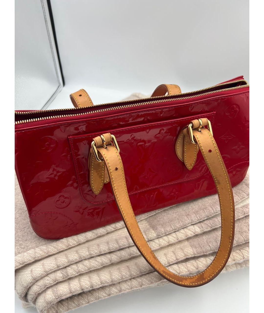LOUIS VUITTON Красная сумка с короткими ручками из лакированной кожи, фото 6