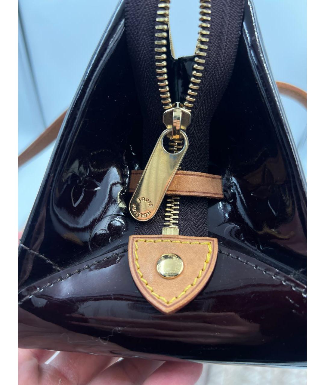 LOUIS VUITTON Бордовая сумка с короткими ручками из лакированной кожи, фото 6