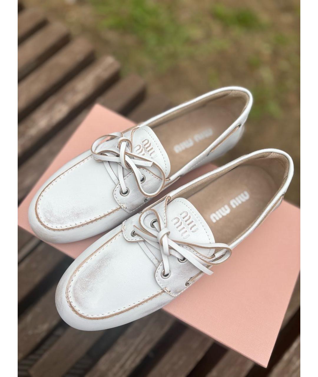 MIU MIU Белые кожаные мокасины, фото 3