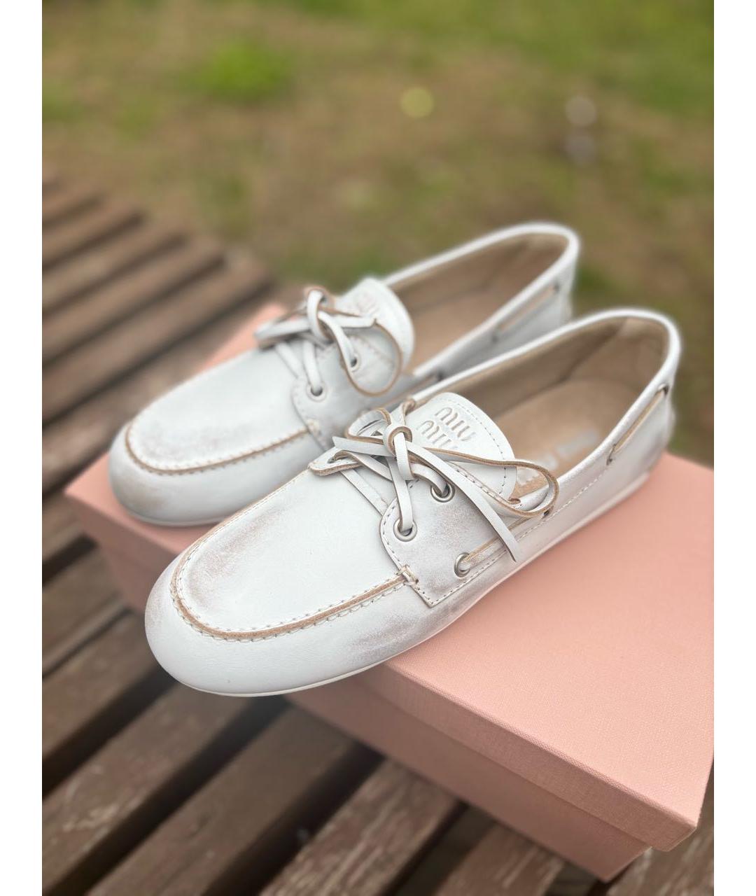 MIU MIU Белые кожаные мокасины, фото 2