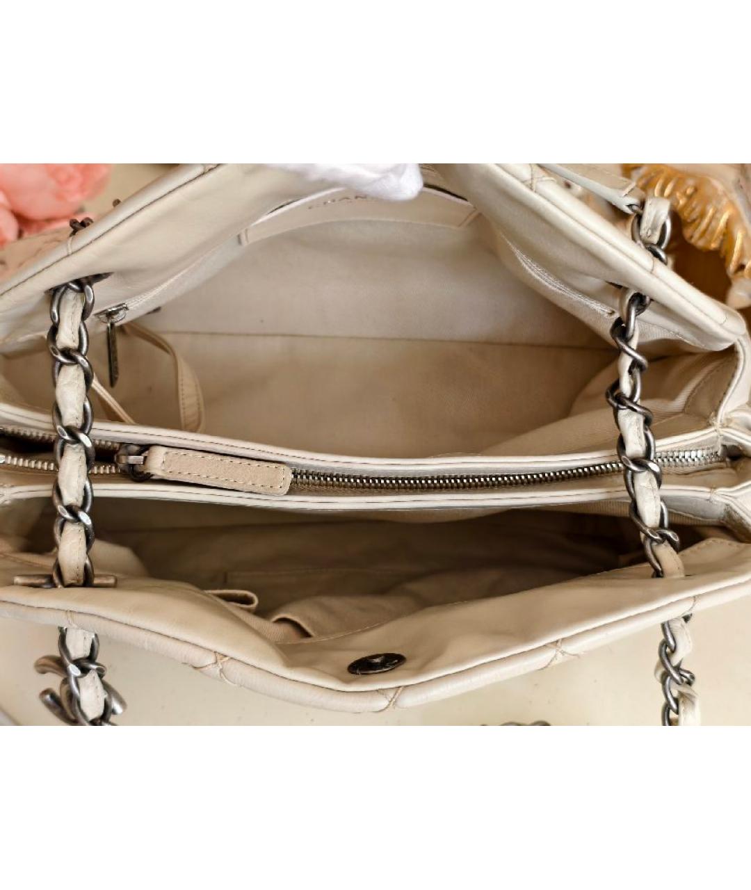 CHANEL Бежевая кожаная сумка через плечо, фото 4