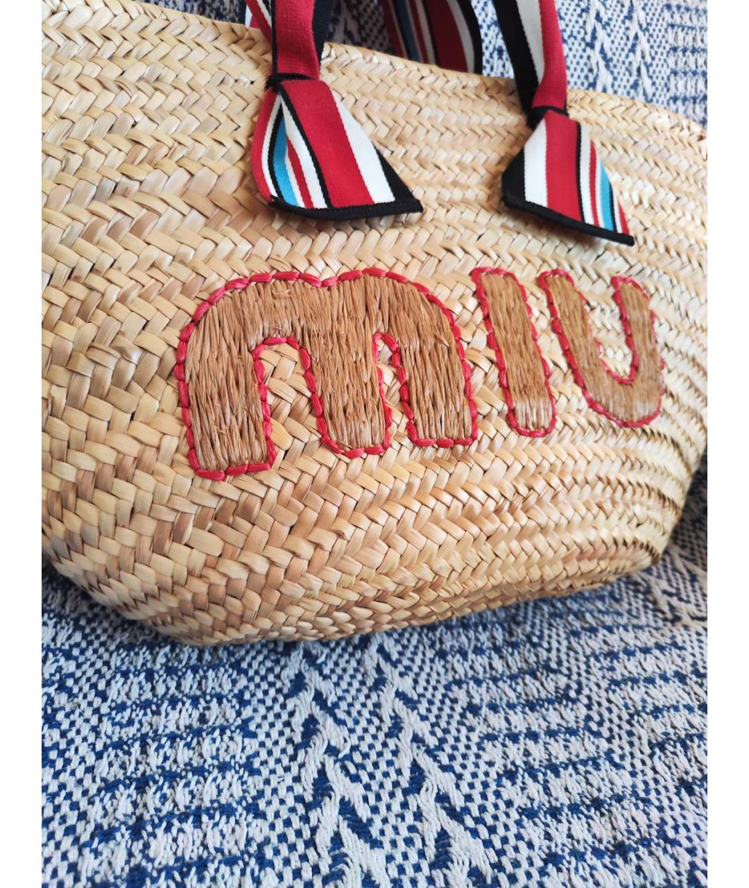 MIU MIU Бежевая пелетеная пляжная сумка, фото 2