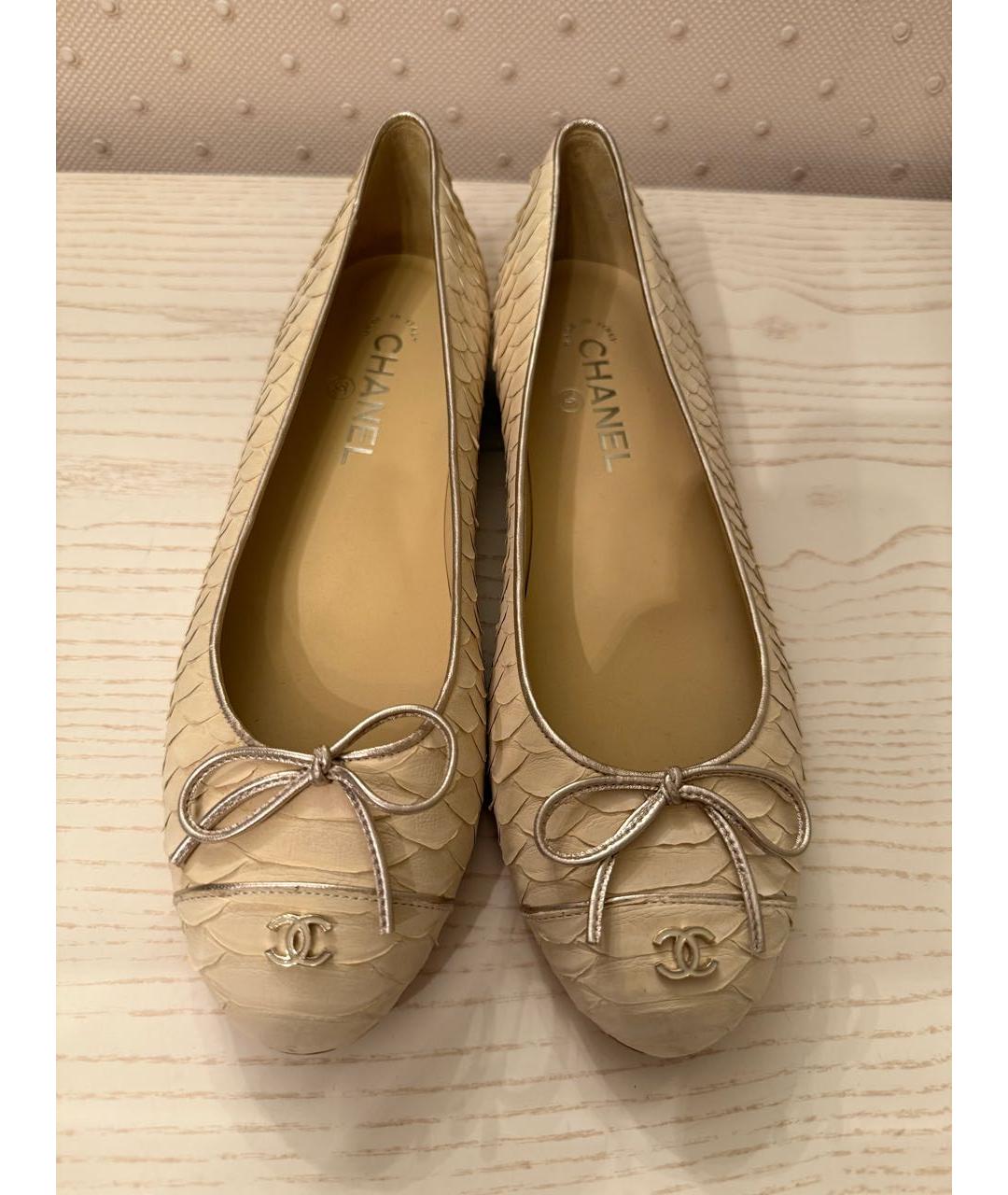 CHANEL Бежевые балетки из экзотической кожи, фото 2