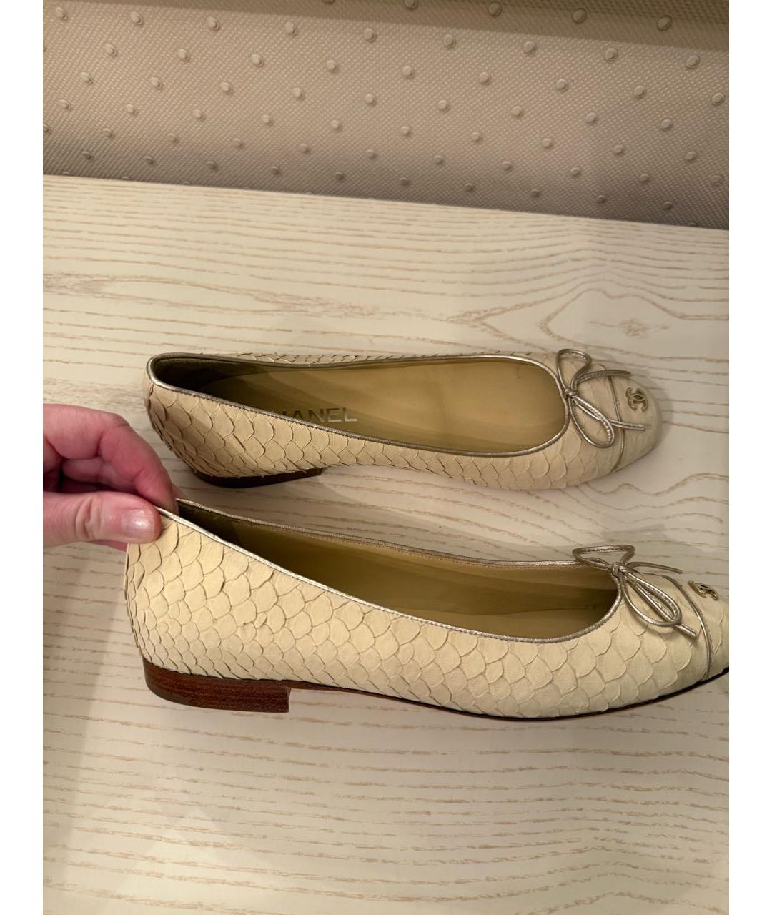 CHANEL Бежевые балетки из экзотической кожи, фото 4
