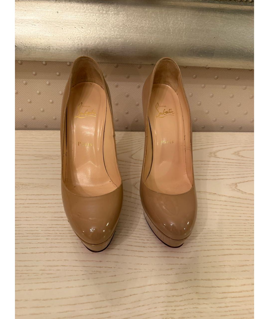CHRISTIAN LOUBOUTIN Бежевые туфли из лакированной кожи, фото 2