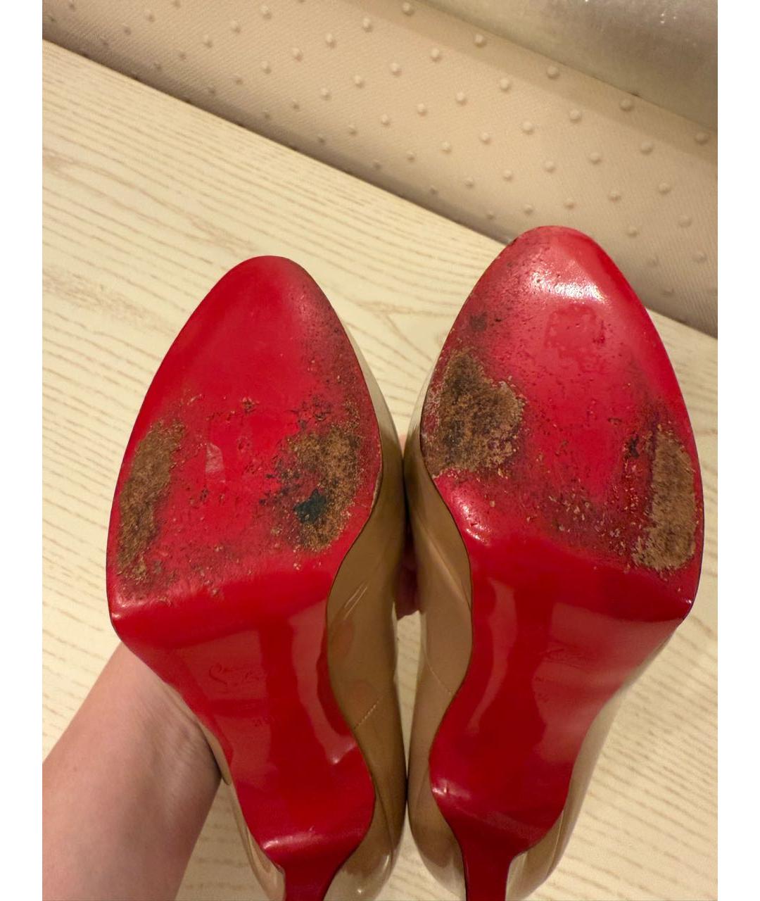 CHRISTIAN LOUBOUTIN Бежевые туфли из лакированной кожи, фото 6