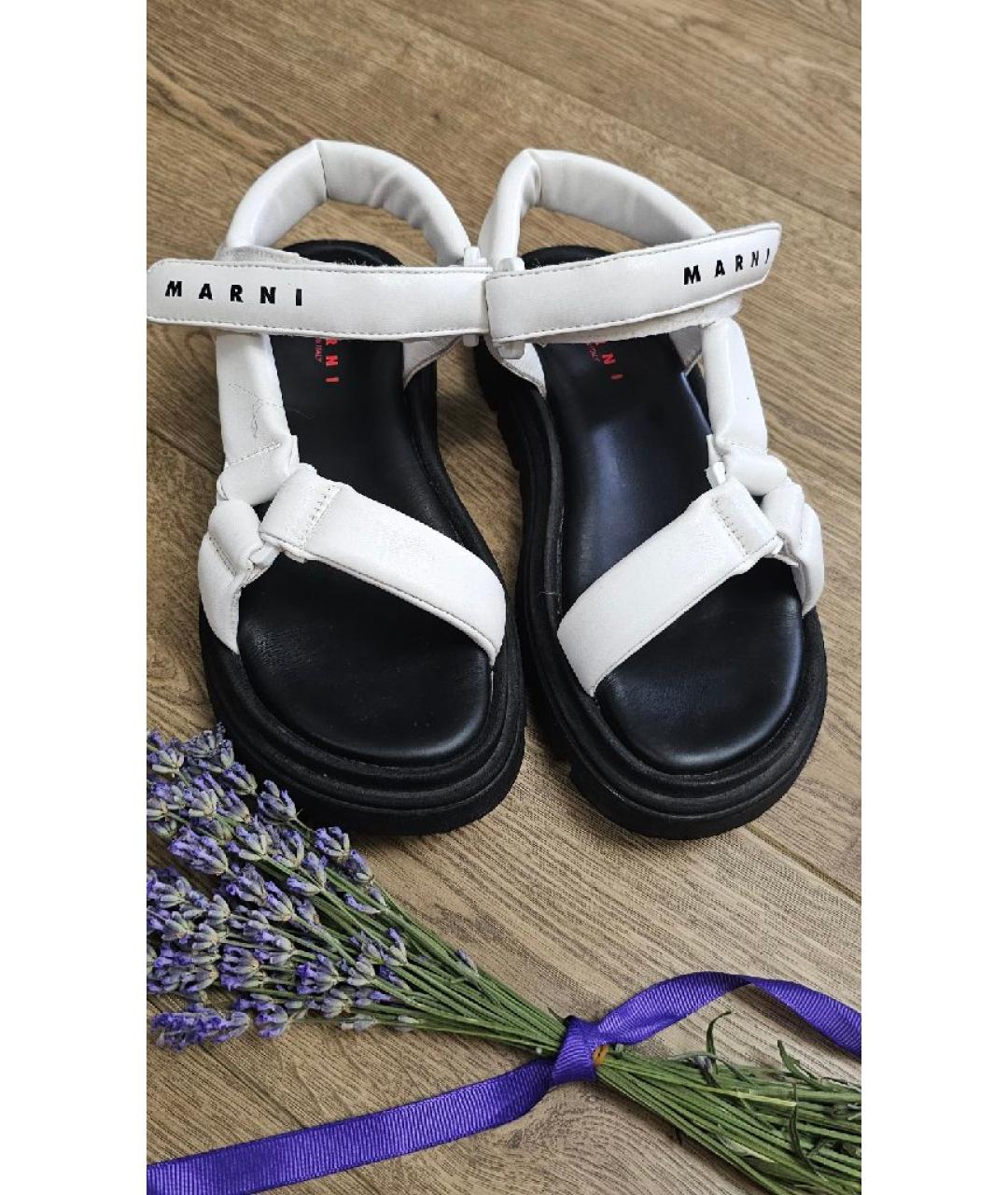 MARNI Белые сандалии из искусственной кожи, фото 4