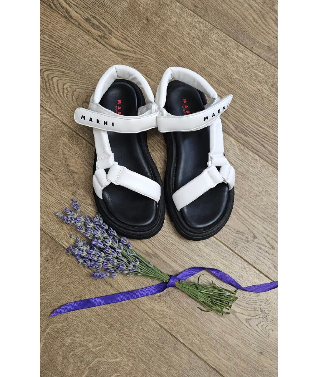 MARNI Белые сандалии из искусственной кожи, фото 3