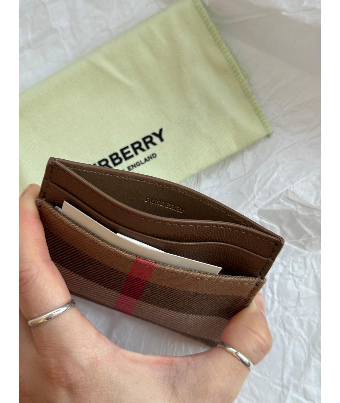 BURBERRY Бежевый кожаный кардхолдер, фото 3