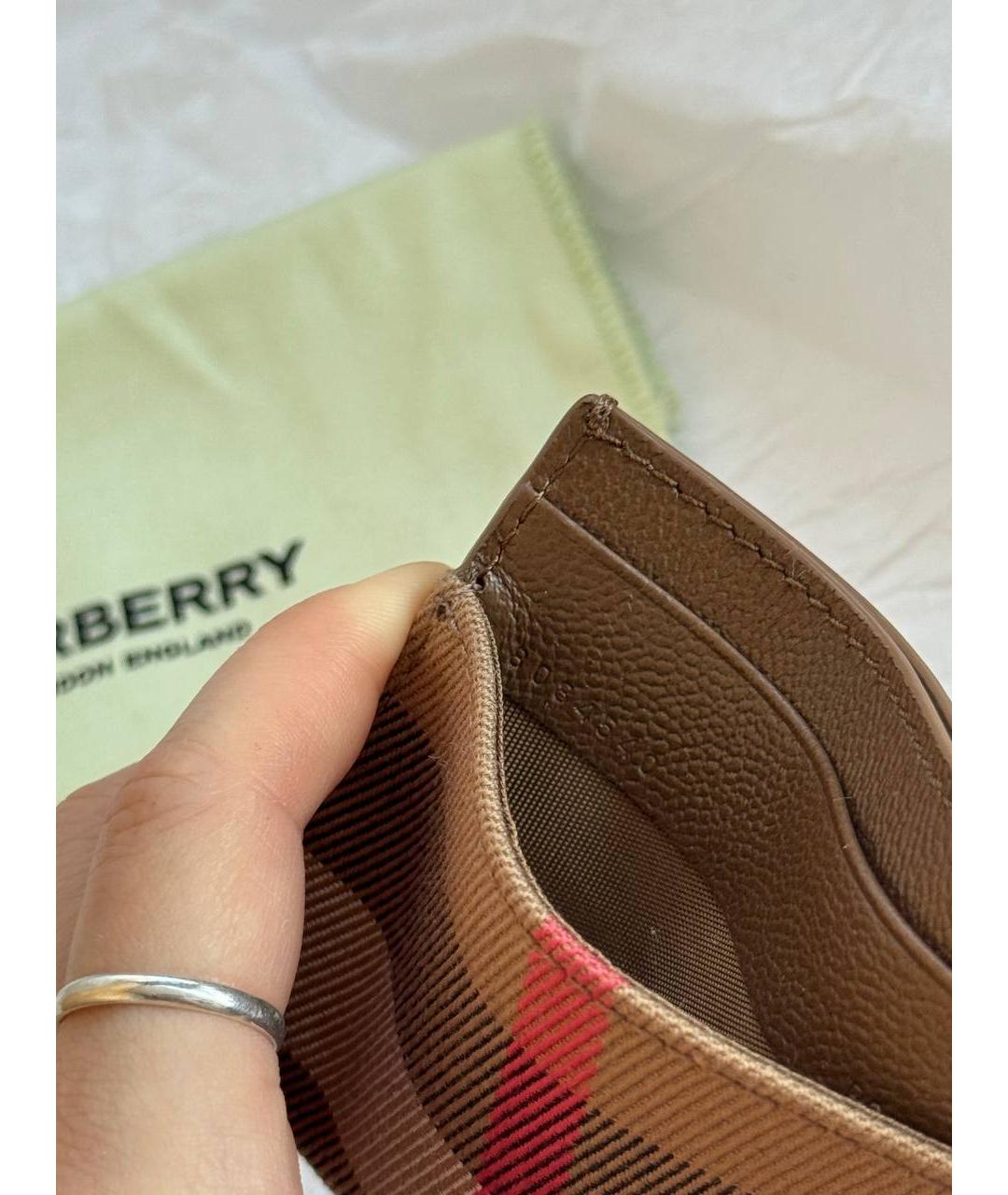 BURBERRY Бежевый кожаный кардхолдер, фото 5