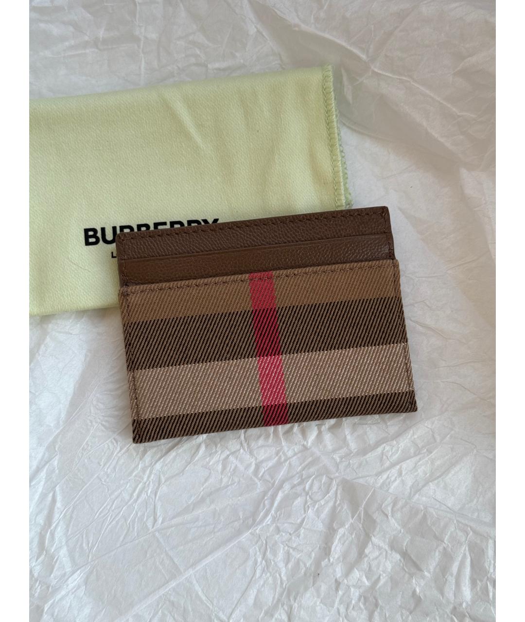 BURBERRY Бежевый кожаный кардхолдер, фото 7
