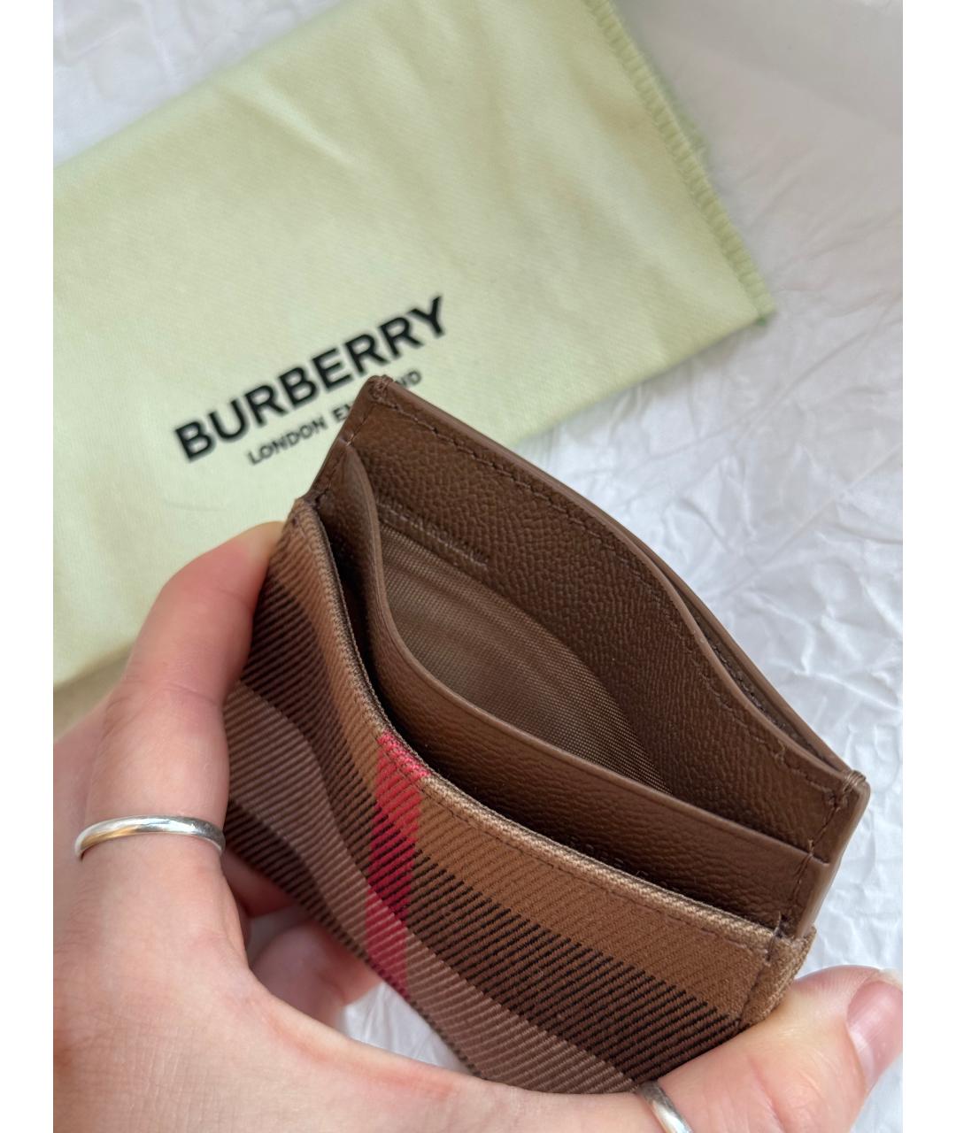 BURBERRY Бежевый кожаный кардхолдер, фото 6