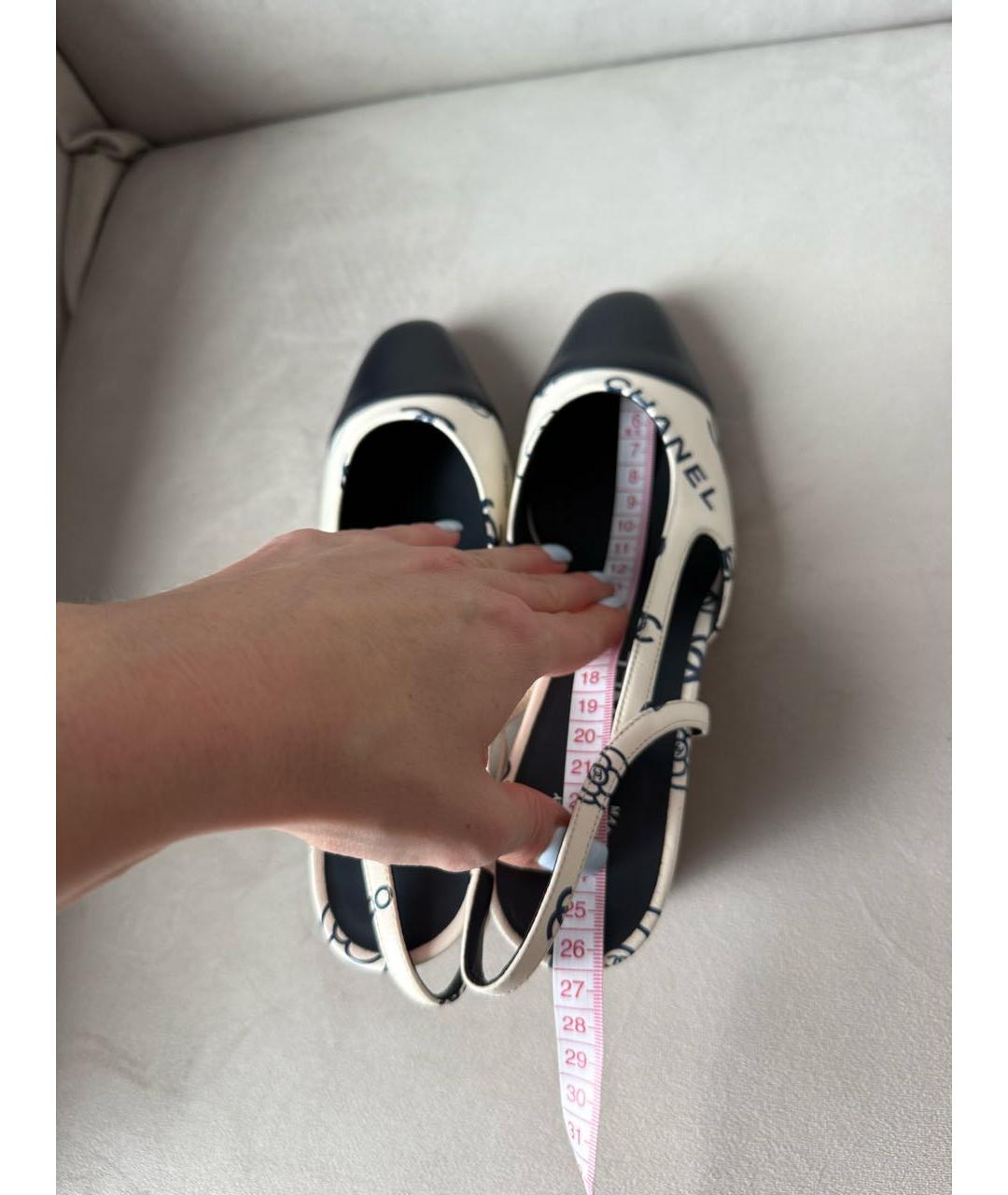 CHANEL Белые кожаные лодочки на низком каблуке, фото 4