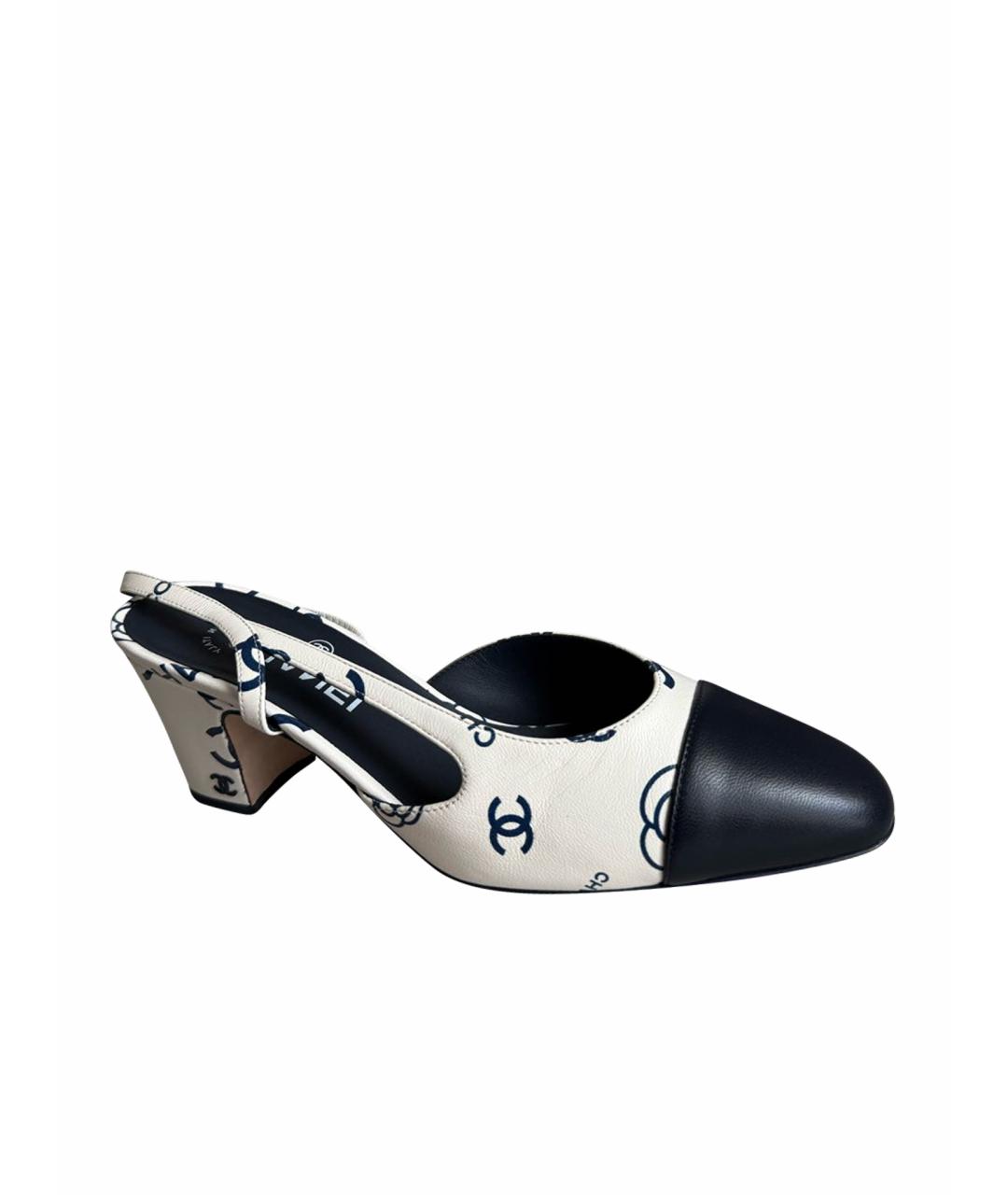 CHANEL Белые кожаные лодочки на низком каблуке, фото 1
