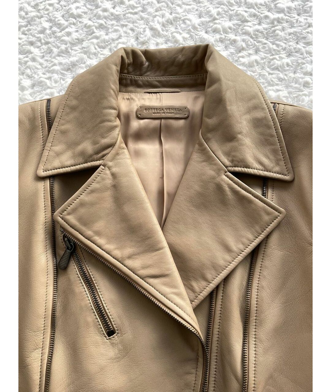 BOTTEGA VENETA Бежевая кожаная куртка, фото 3