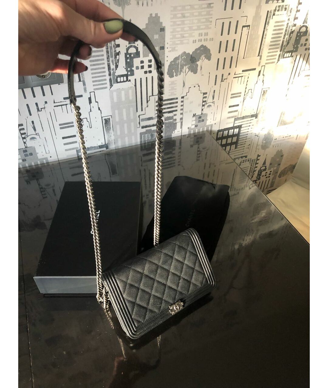 CHANEL Черная кожаная сумка тоут, фото 2