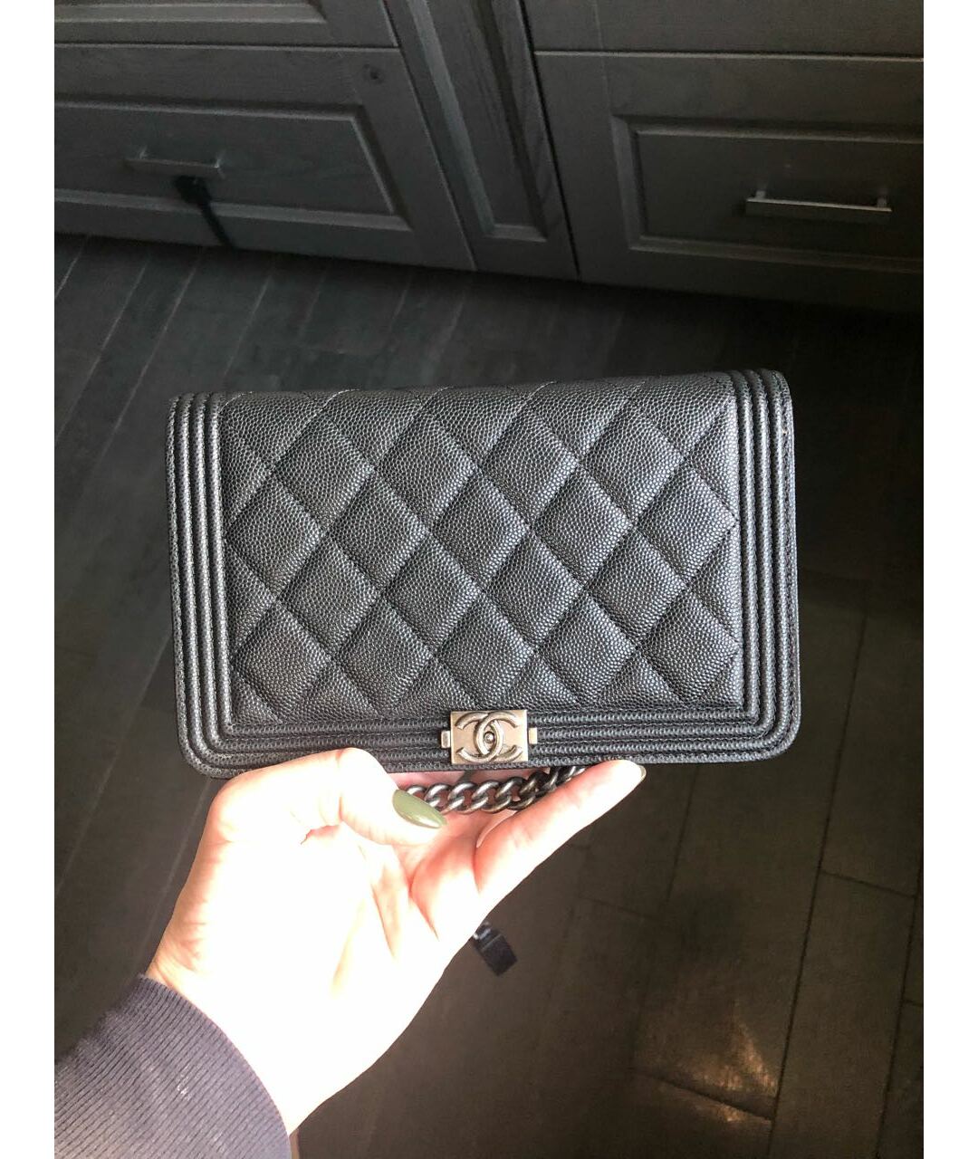 CHANEL Черная кожаная сумка тоут, фото 7