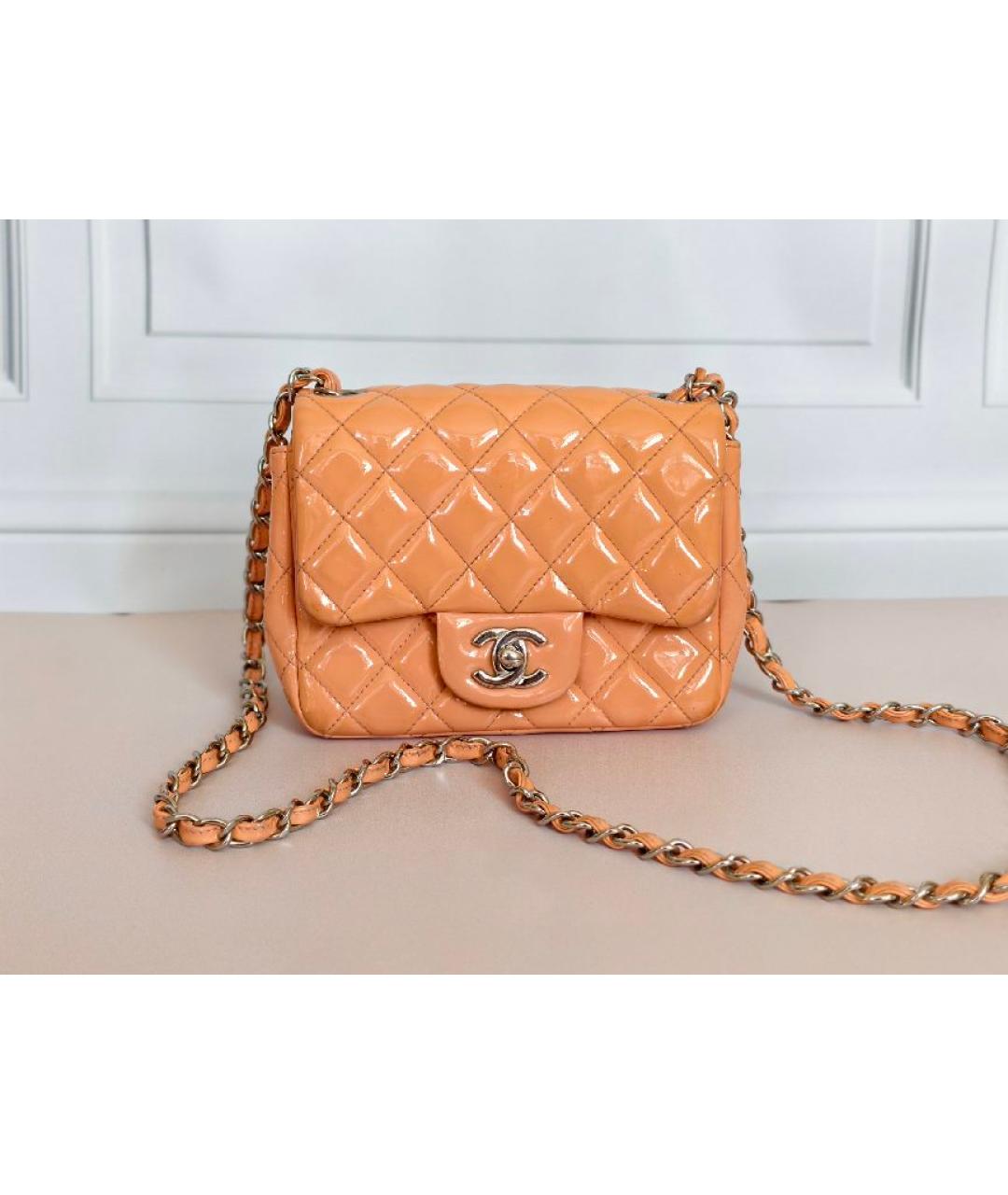 CHANEL Оранжевая сумка через плечо из лакированной кожи, фото 8
