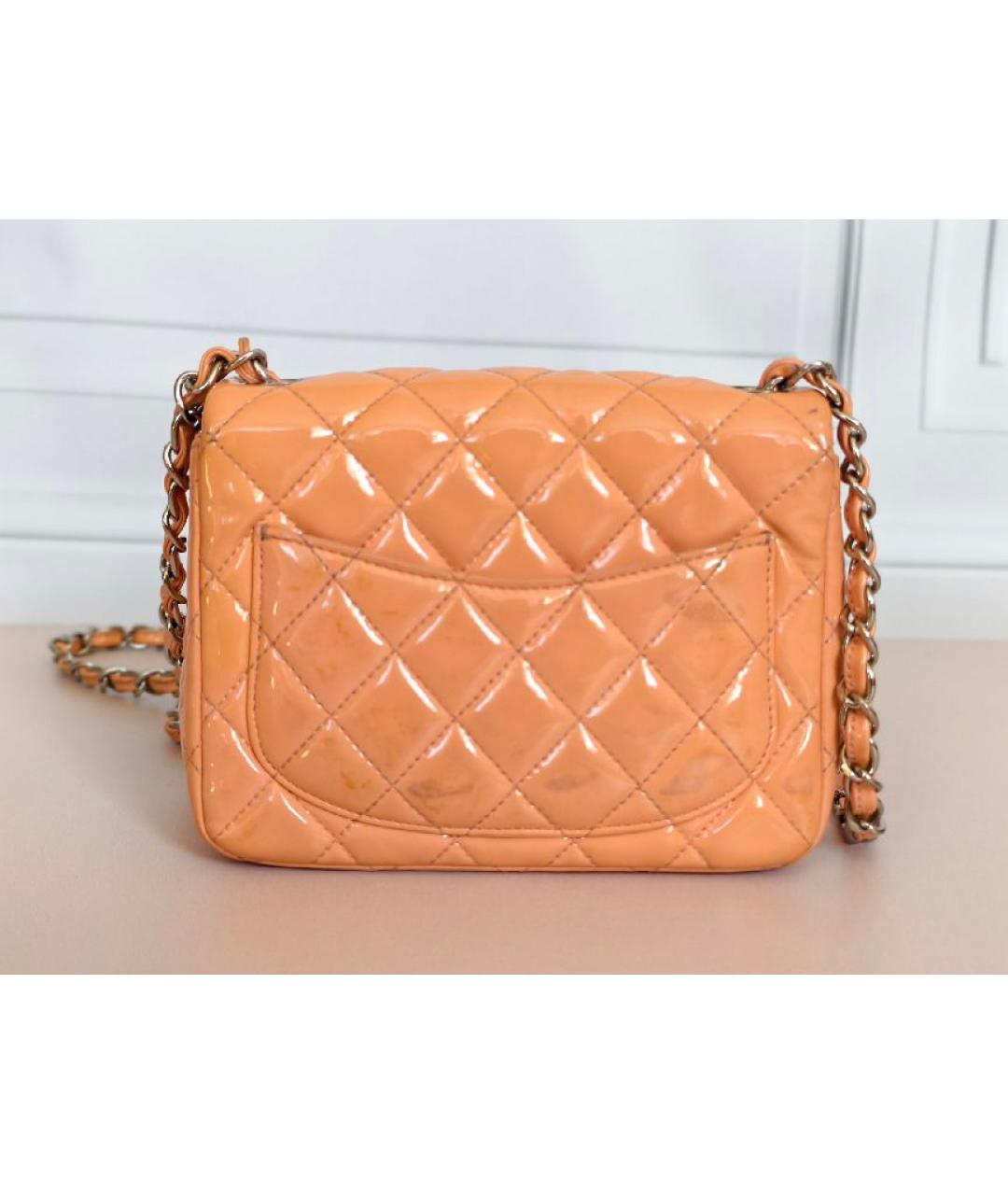 CHANEL Оранжевая сумка через плечо из лакированной кожи, фото 3