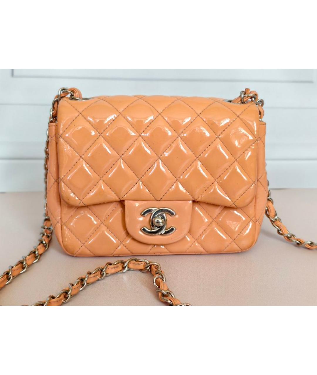 CHANEL Оранжевая сумка через плечо из лакированной кожи, фото 9