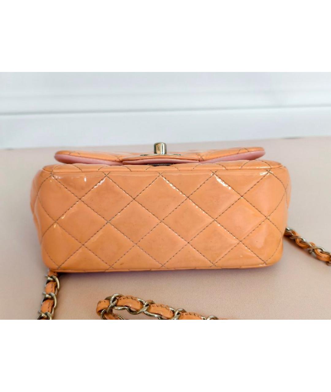 CHANEL Оранжевая сумка через плечо из лакированной кожи, фото 7