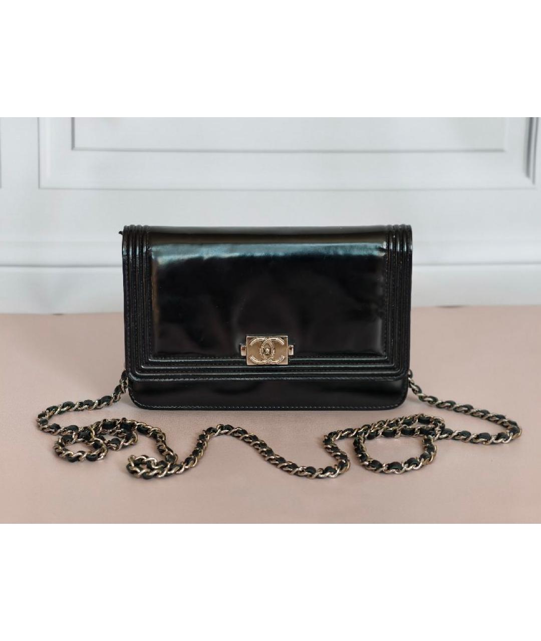 CHANEL Черная сумка через плечо из лакированной кожи, фото 9