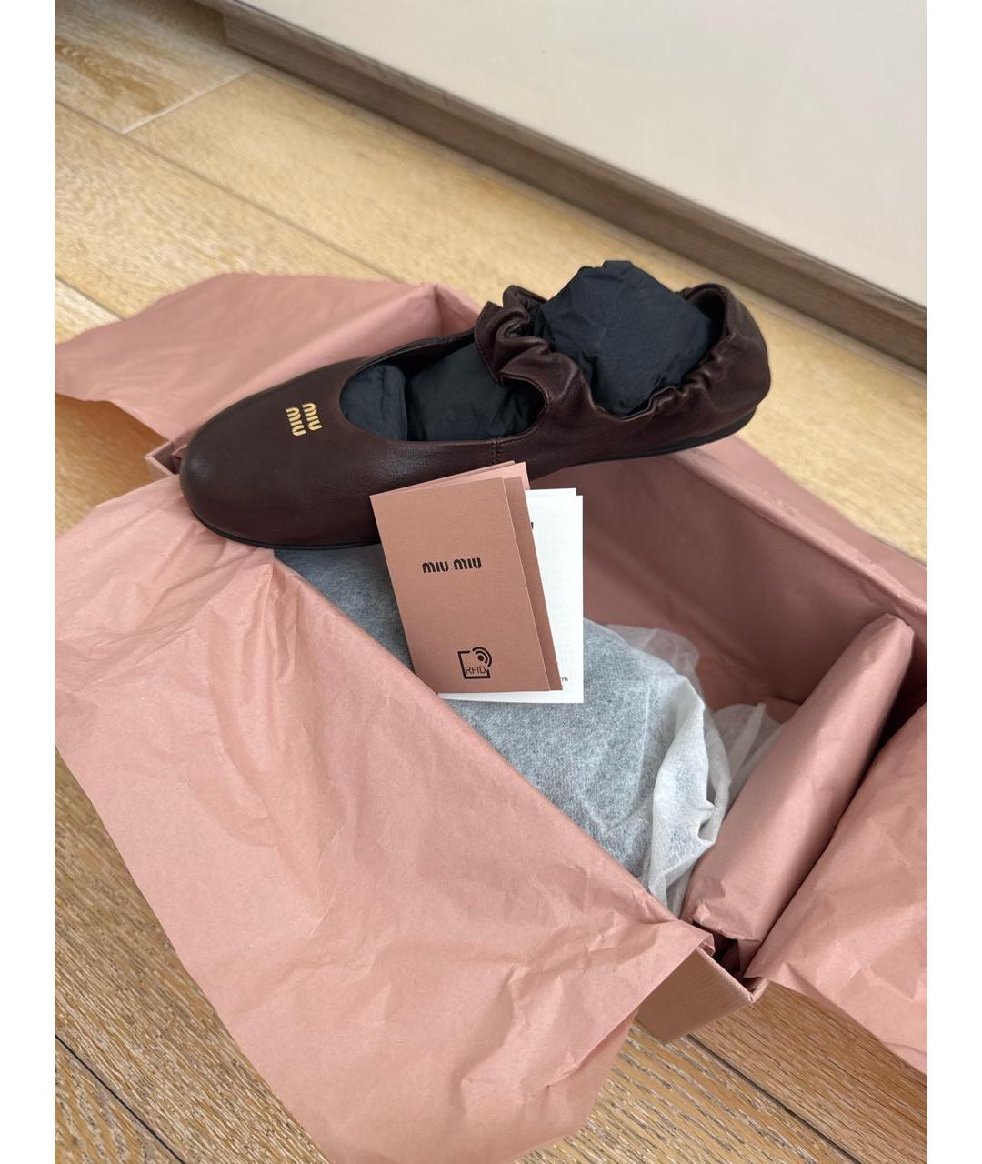 MIU MIU Коричневые кожаные балетки, фото 2