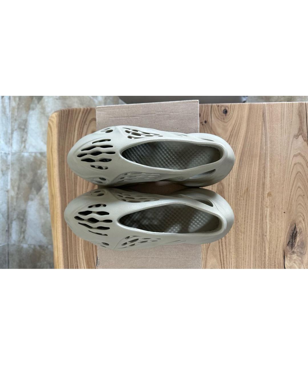ADIDAS YEEZY Бежевые резиновые низкие кроссовки / кеды, фото 3