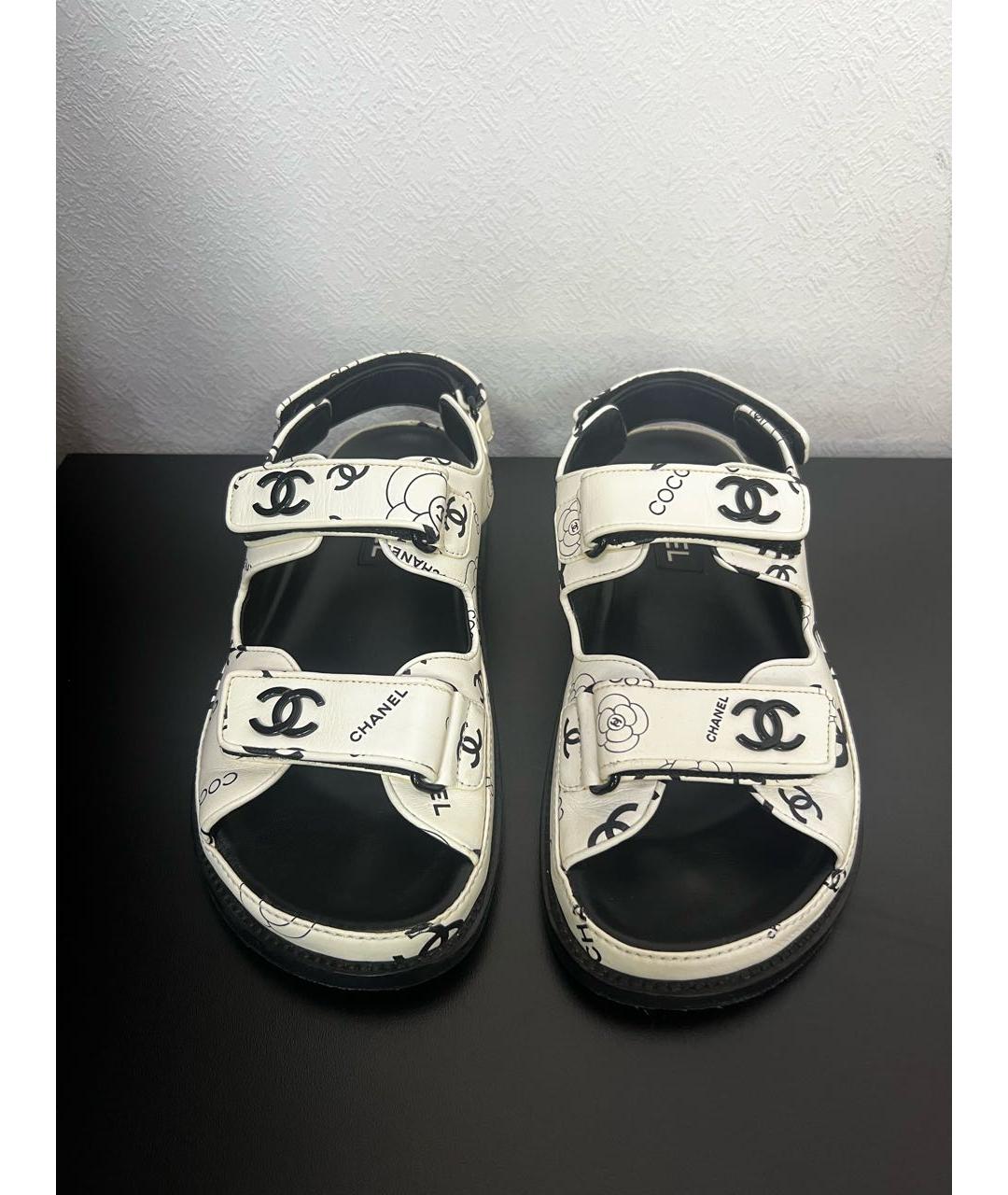 CHANEL Белые кожаные сандалии, фото 2
