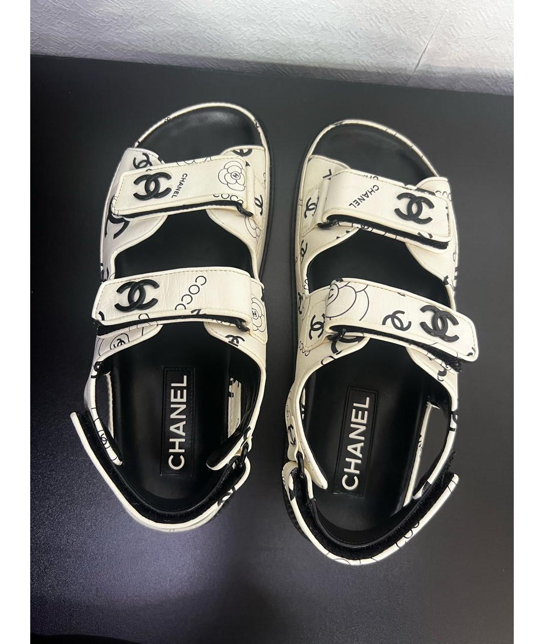 CHANEL Белые кожаные сандалии, фото 3