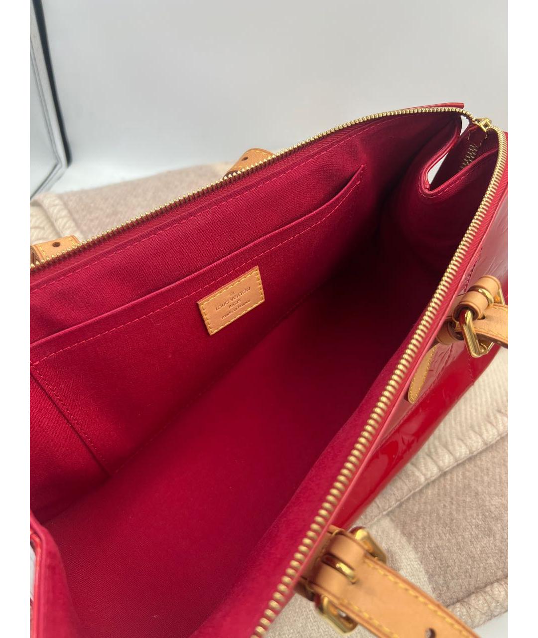 LOUIS VUITTON Красная сумка с короткими ручками из лакированной кожи, фото 6