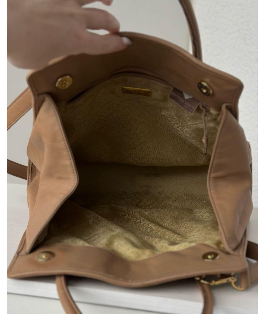 BOTTEGA VENETA Бежевая кожаная сумка с короткими ручками, фото 4