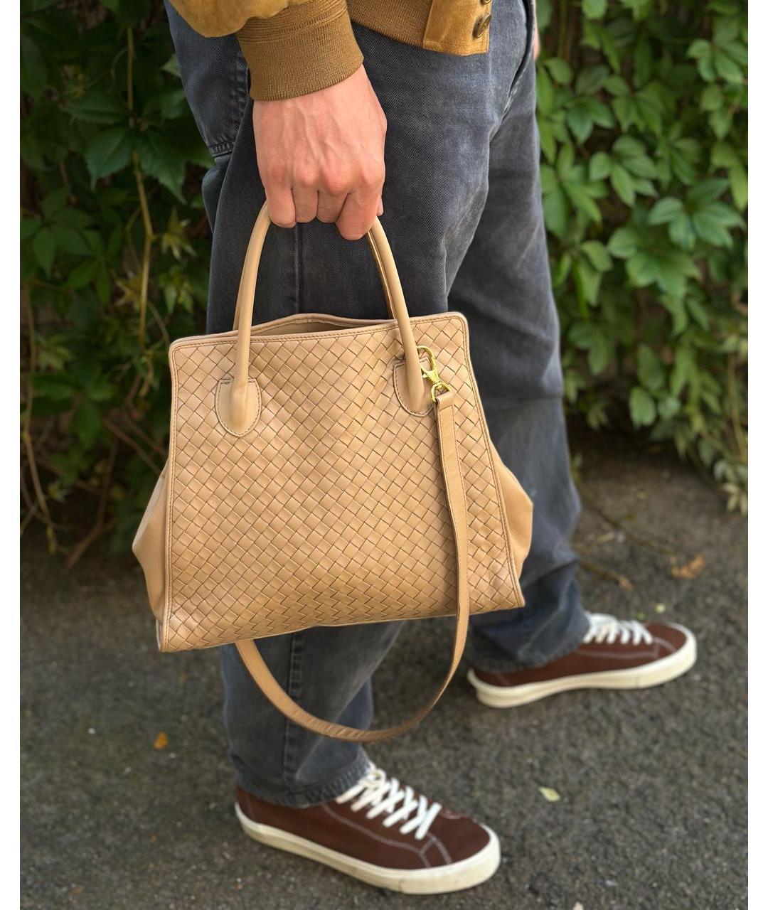 BOTTEGA VENETA Бежевая кожаная сумка с короткими ручками, фото 8