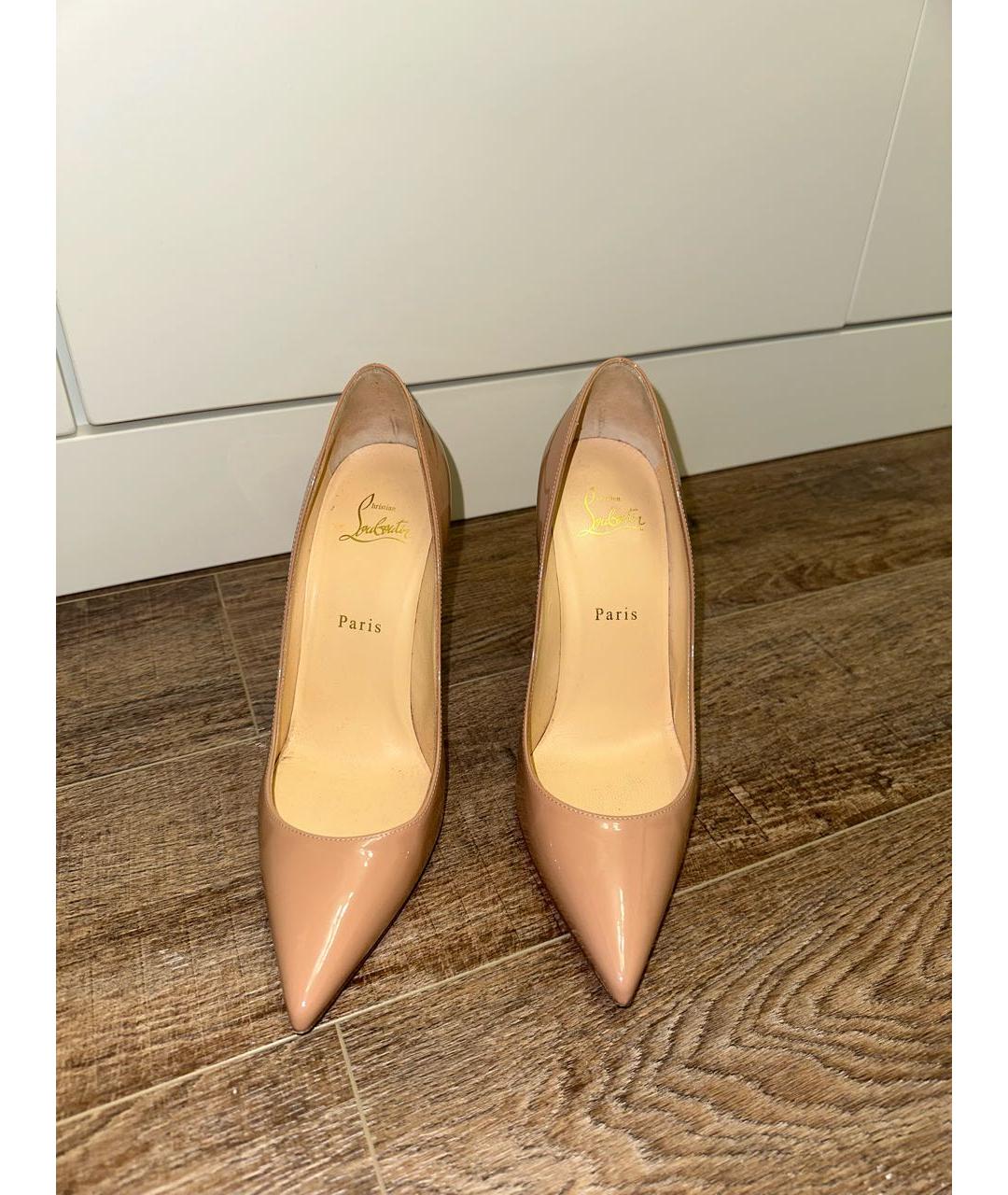 CHRISTIAN LOUBOUTIN Бежевые туфли из лакированной кожи, фото 2