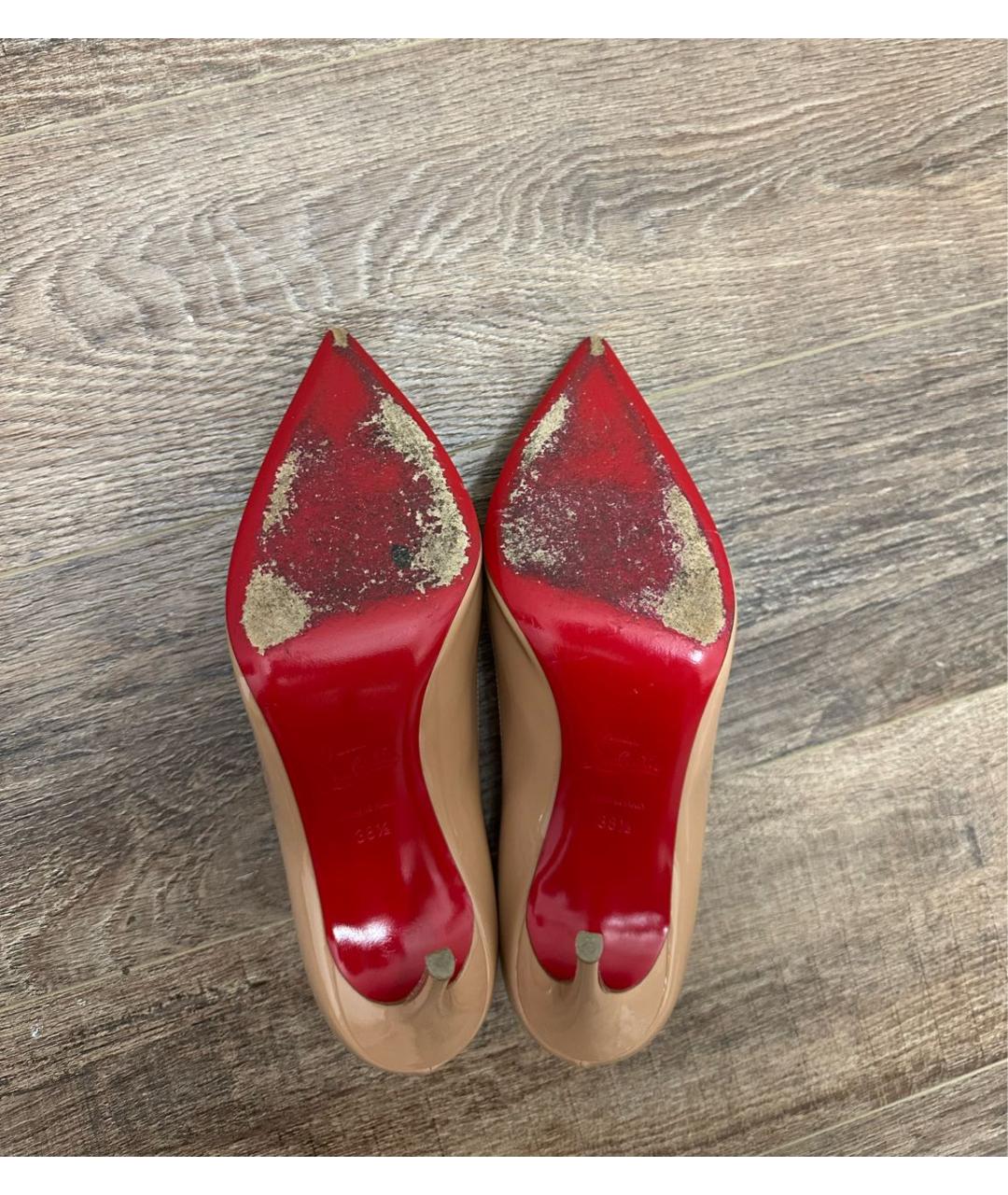 CHRISTIAN LOUBOUTIN Бежевые туфли из лакированной кожи, фото 6