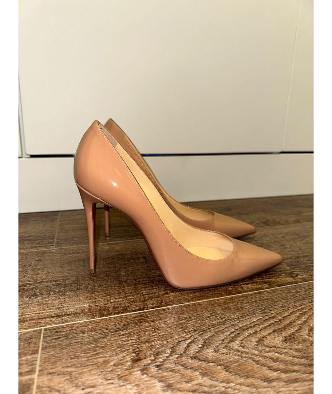 CHRISTIAN LOUBOUTIN Бежевые туфли из лакированной кожи, фото 7
