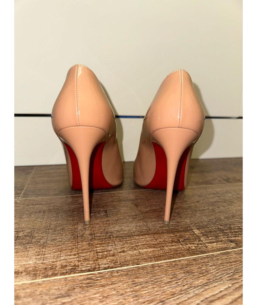CHRISTIAN LOUBOUTIN Бежевые туфли из лакированной кожи, фото 4