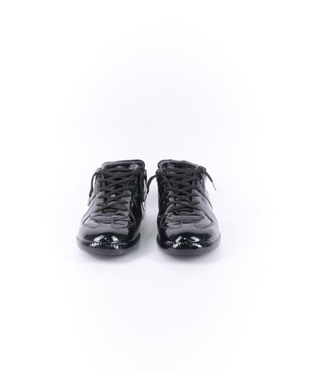 MAISON MARGIELA Черные низкие кроссовки / кеды из лакированной кожи, фото 2