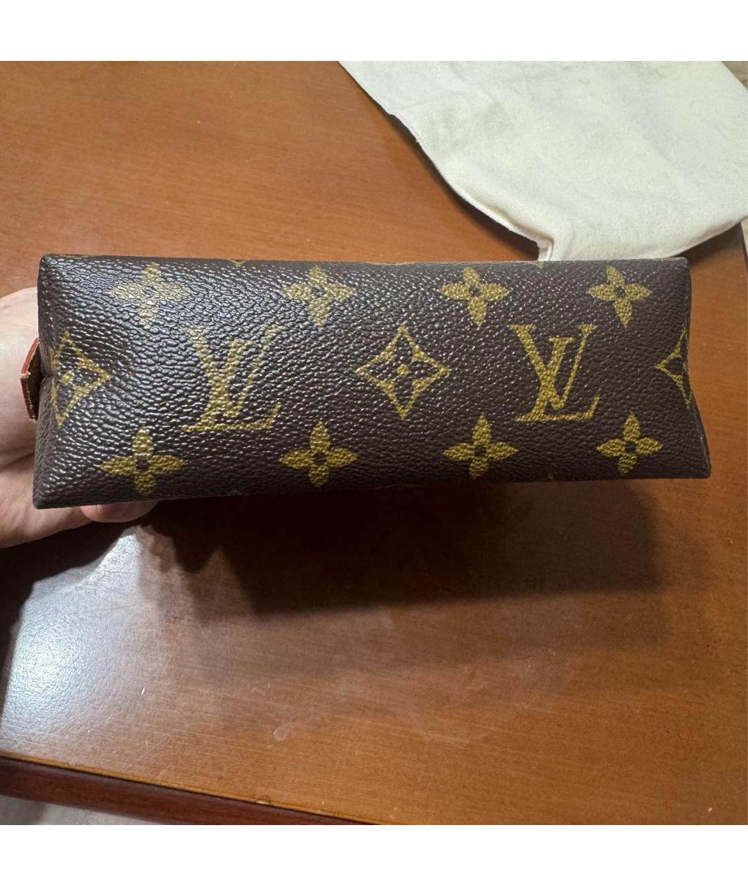 LOUIS VUITTON Коричневая косметичка из искусственной кожи, фото 8