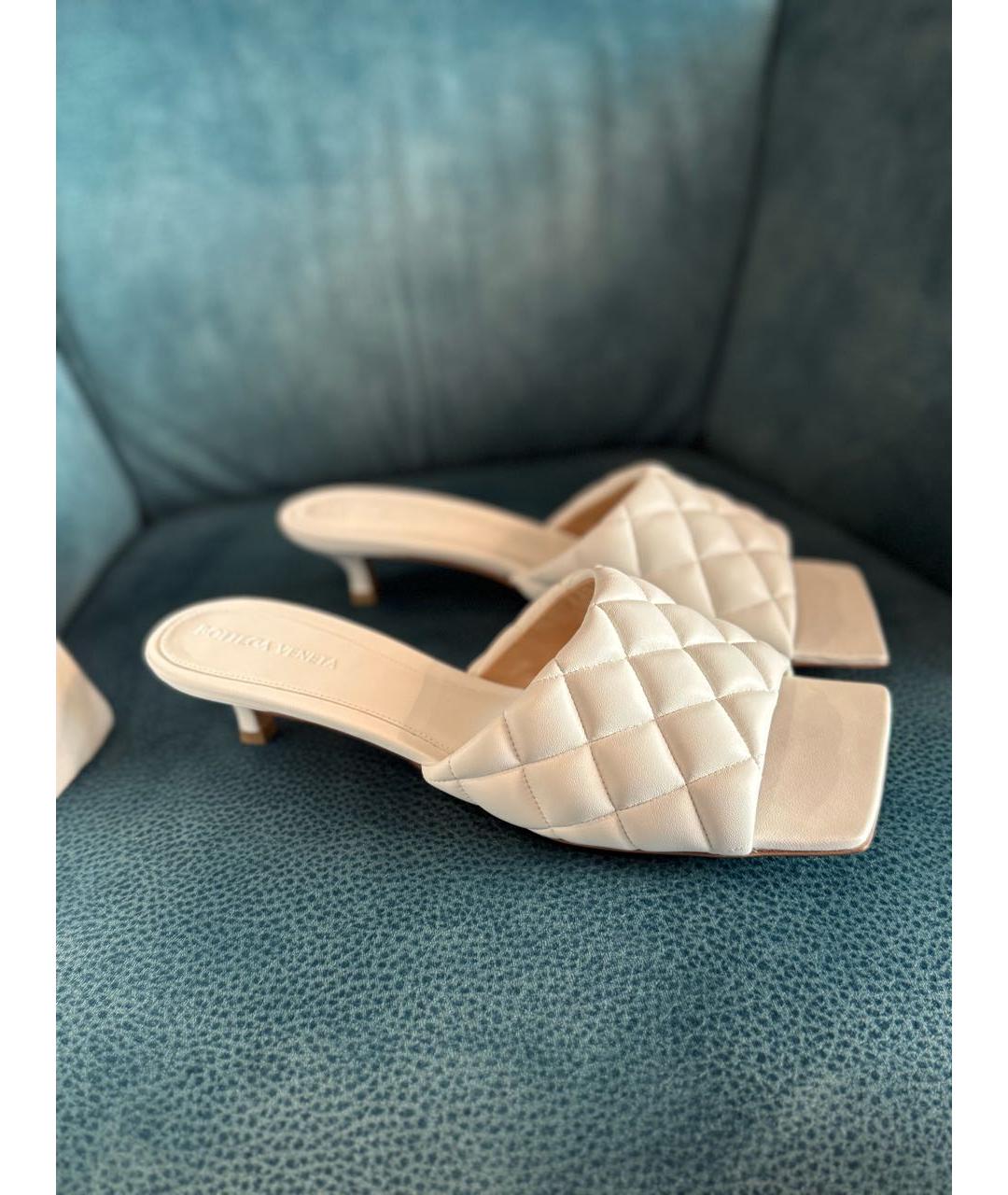 BOTTEGA VENETA Белые кожаные мюли, фото 6