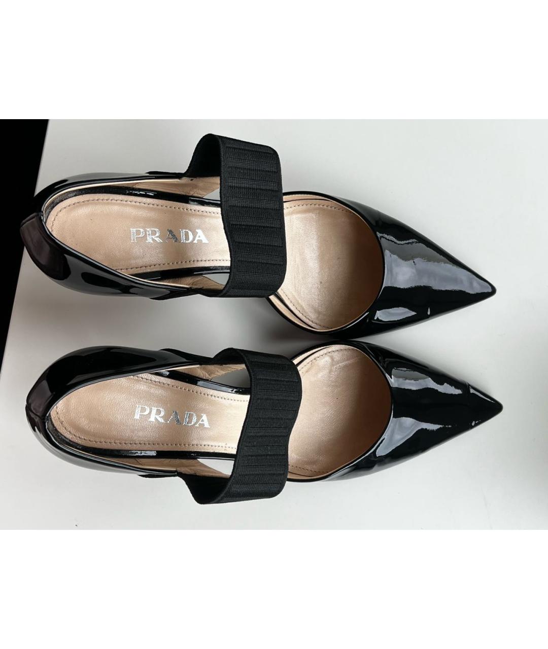 PRADA Черные лодочки на низком каблуке из лакированной кожи, фото 3