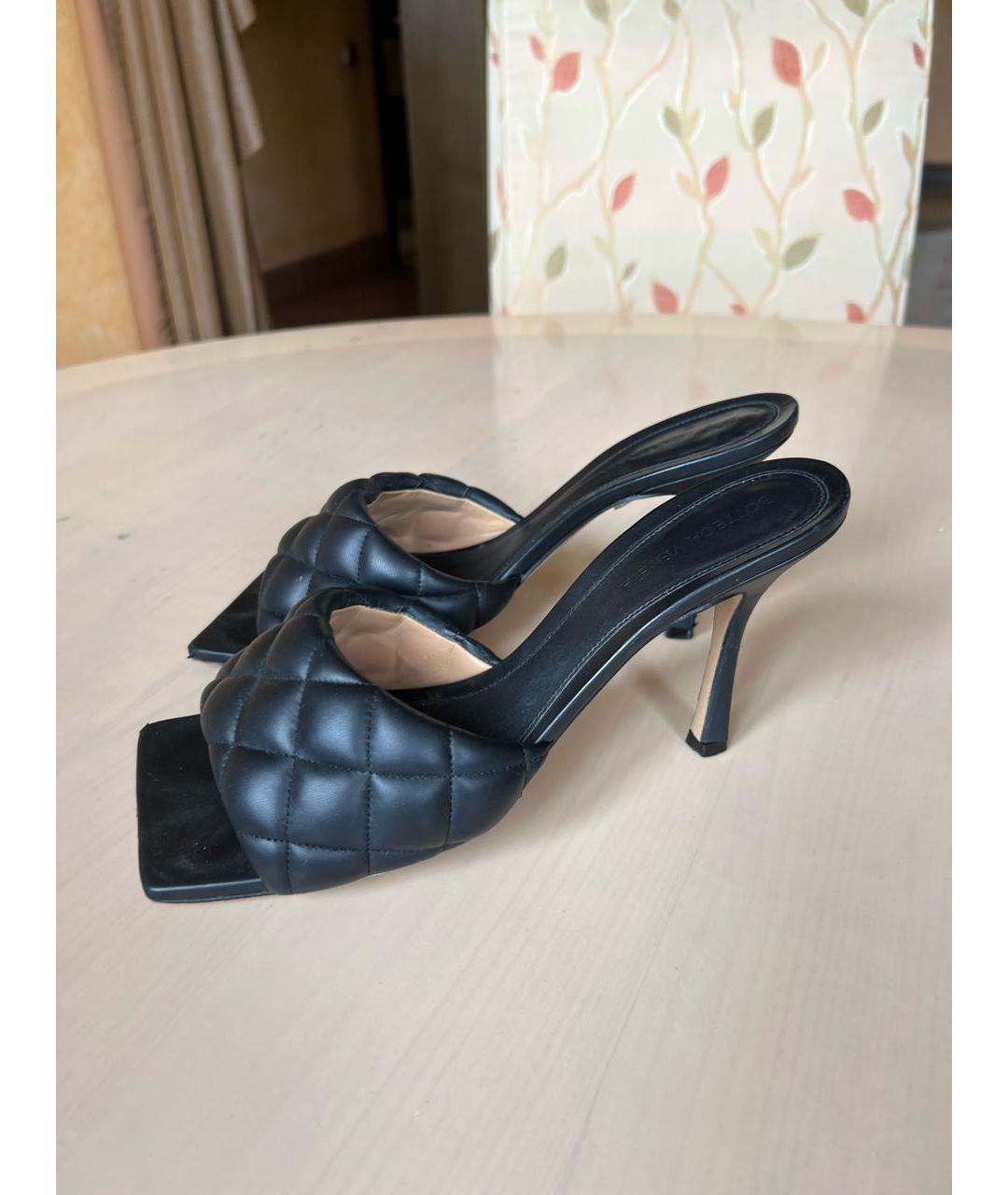 BOTTEGA VENETA Черные кожаные мюли, фото 6